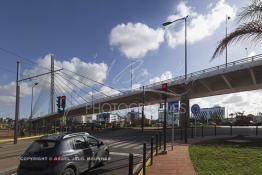 Image du Maroc Professionnelle de  Le pont à haubans au carrefour Sidi Maârouf, Vendredi 19 Avril 2019. Après 4 années de travaux, le trafic routier sera bientôt fluidifié dans cette artère de la métropole où la circulation était le calvaire quotidien des utilisateurs. (Photo / Abdeljalil Bounhar) 